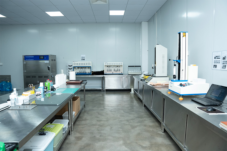 Perlweiße Folie, laminiert auf B