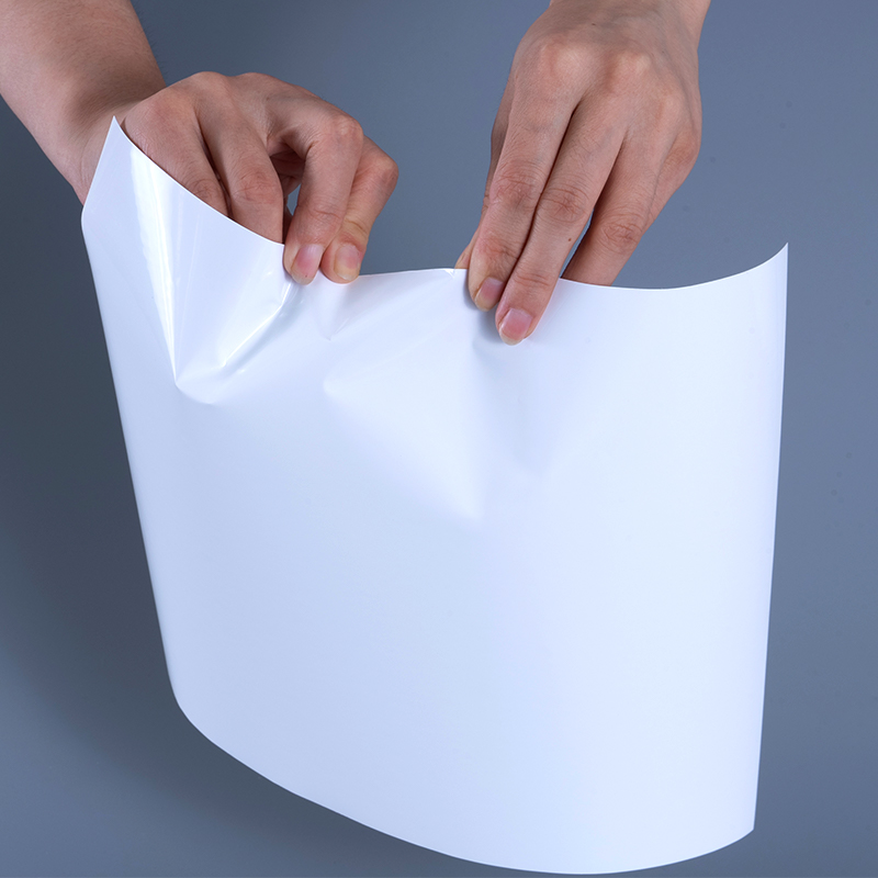 25 Mikrometer glänzende PET-Vinylfolien-Etikettenmaterialien mit Acrylklebstoff, Jumbo-Rolle für den Tintenstrahldruck