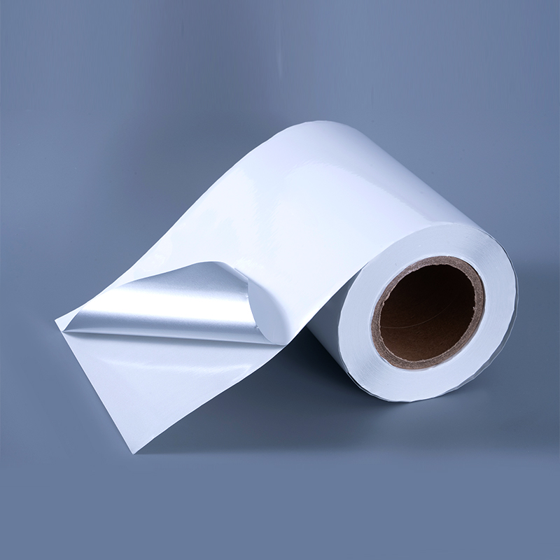 25 Mikrometer glänzendes, weißes, aluminisiertes Polyesterfolien-Selbstklebeetikett mit wasserbasiertem Acrylklebstoff für den Tintenstrahldruck