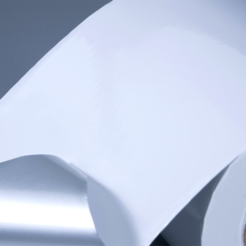 25 Mikrometer glänzendes, weißes, aluminisiertes Polyesterfolien-Selbstklebeetikett mit wasserbasiertem Acrylklebstoff für den Tintenstrahldruck