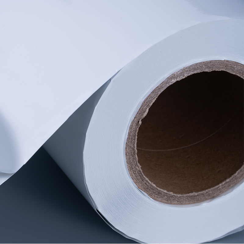 25 Mikrometer glänzendes, weißes, aluminisiertes Polyesterfolien-Selbstklebeetikett mit wasserbasiertem Acrylklebstoff für den Tintenstrahldruck