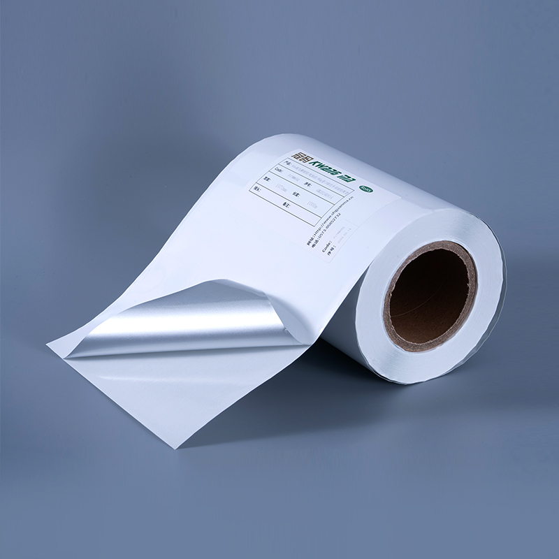 25 Mikrometer glänzendes, weißes, aluminisiertes Polyesterfolien-Selbstklebeetikett mit wasserbasiertem Acrylklebstoff für den Tintenstrahldruck